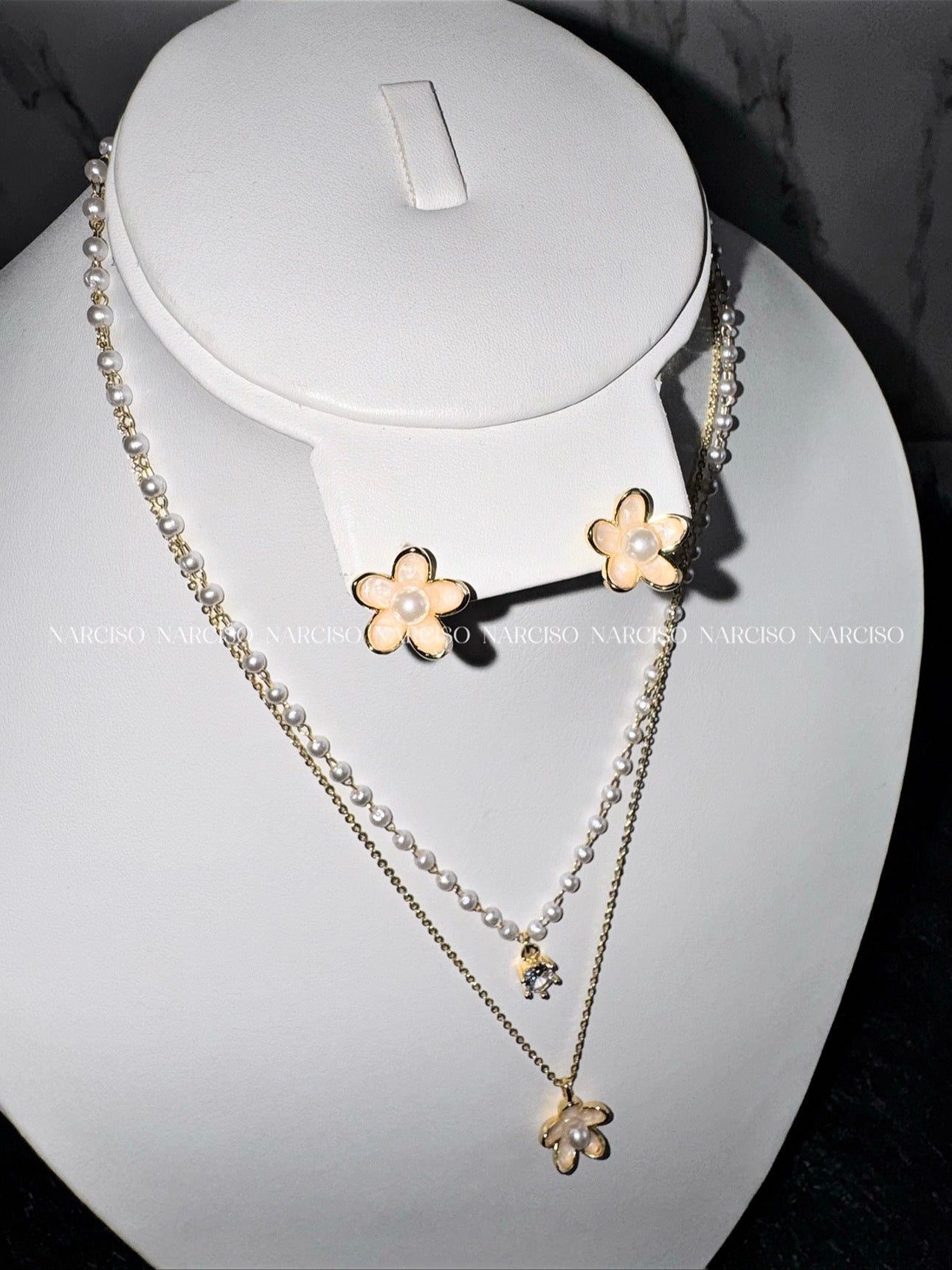 Flores y perlas