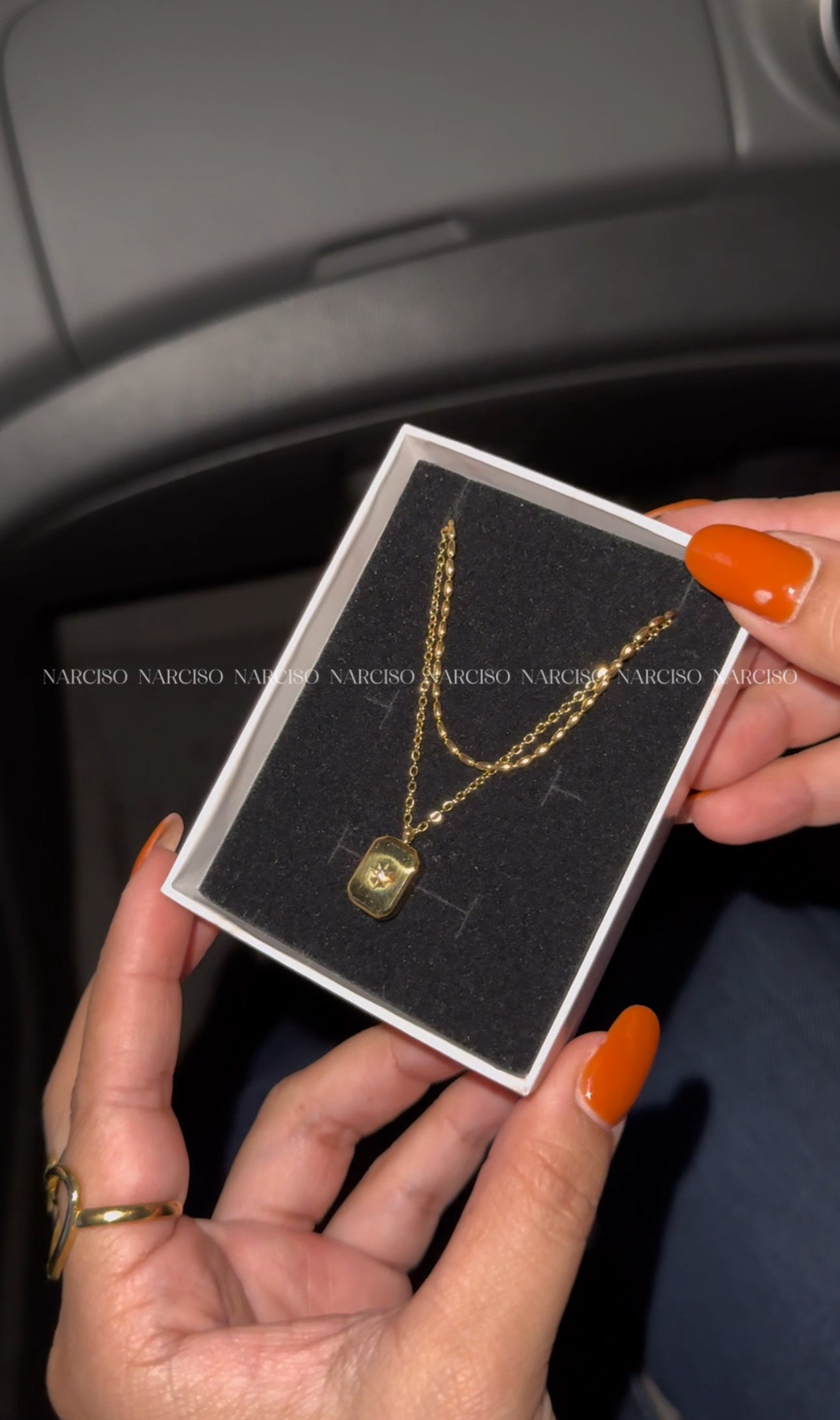 Collar doble con dije