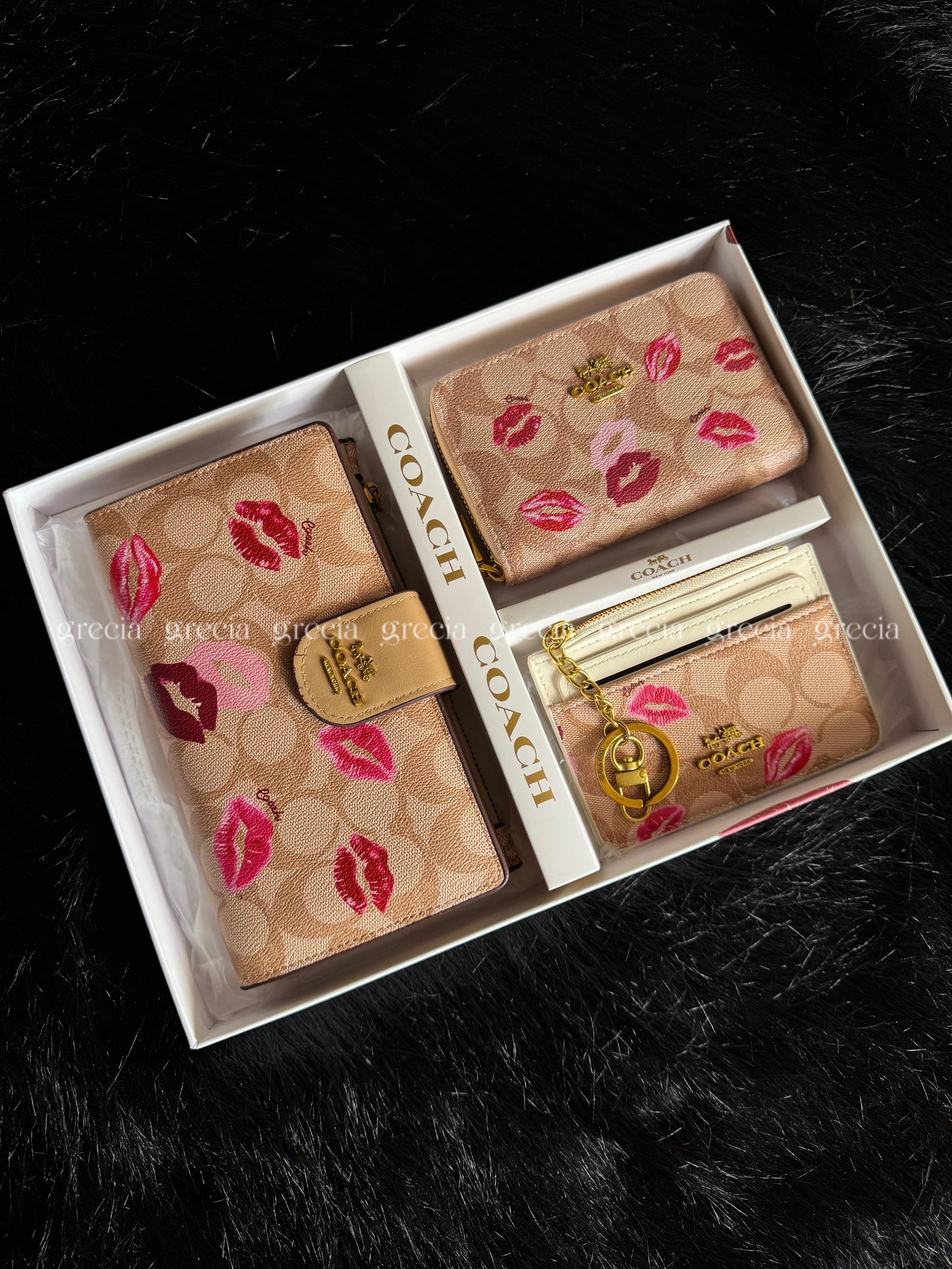 Set Coach con besos