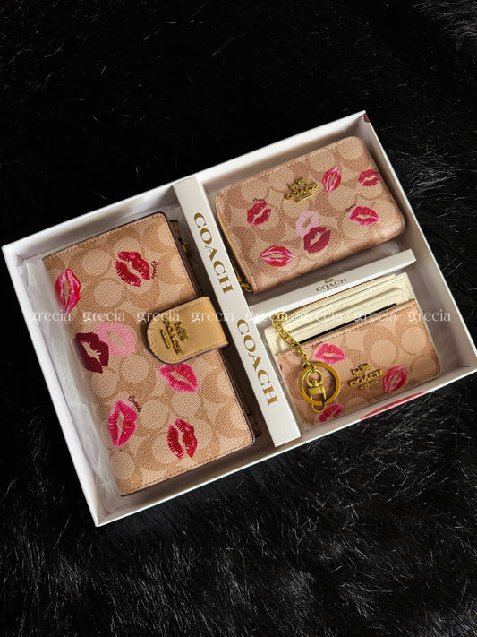 Set Coach con besos