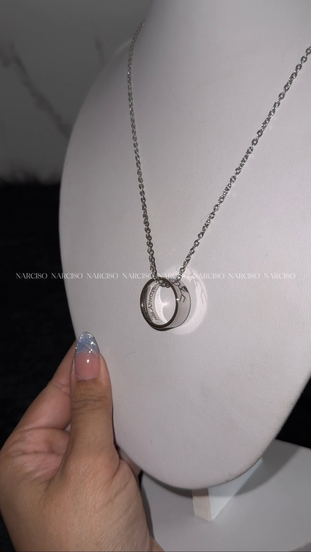 Dúo de anillos en collar