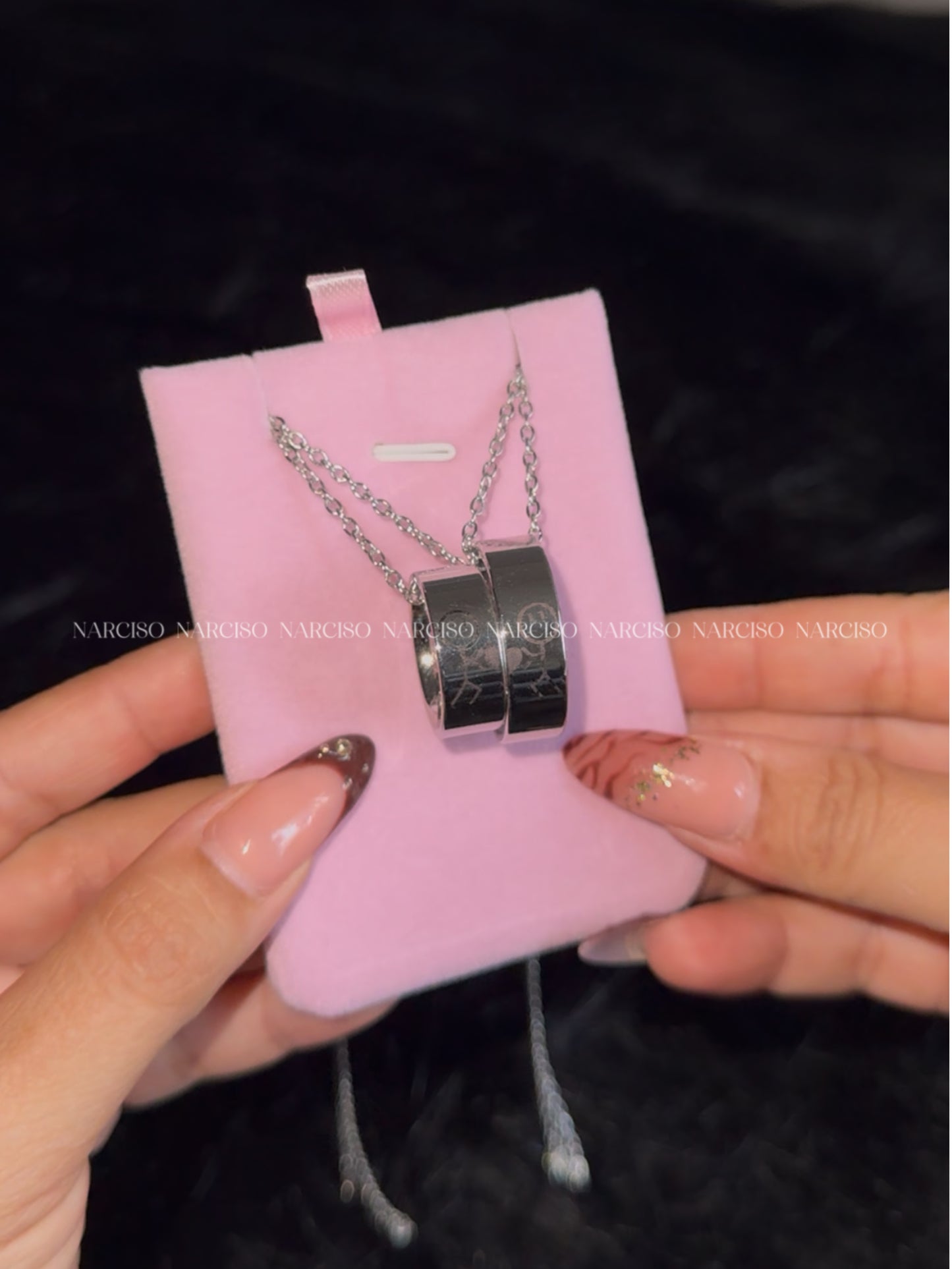 Dúo de anillos en collar
