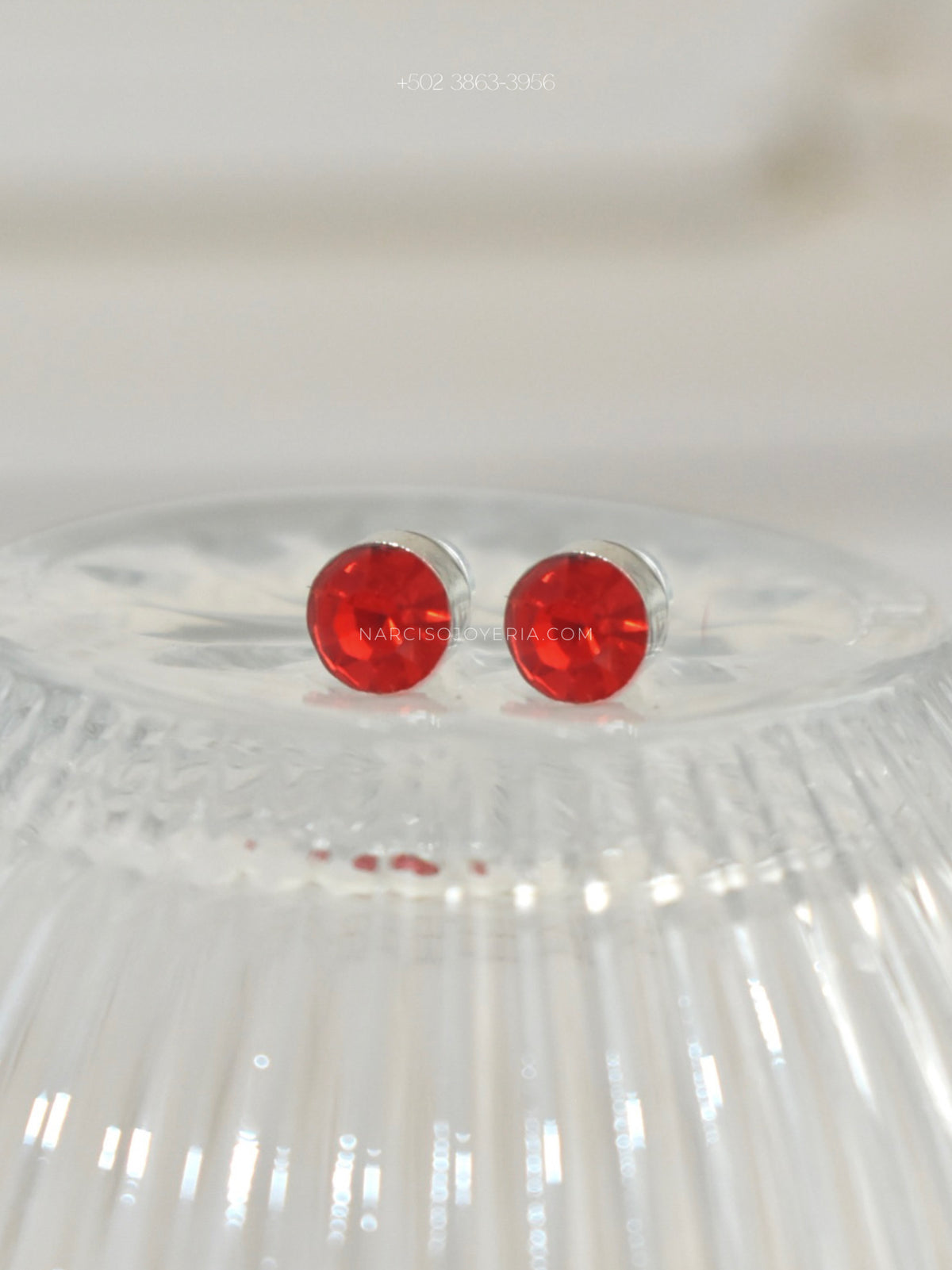 Piercing de imán rojo