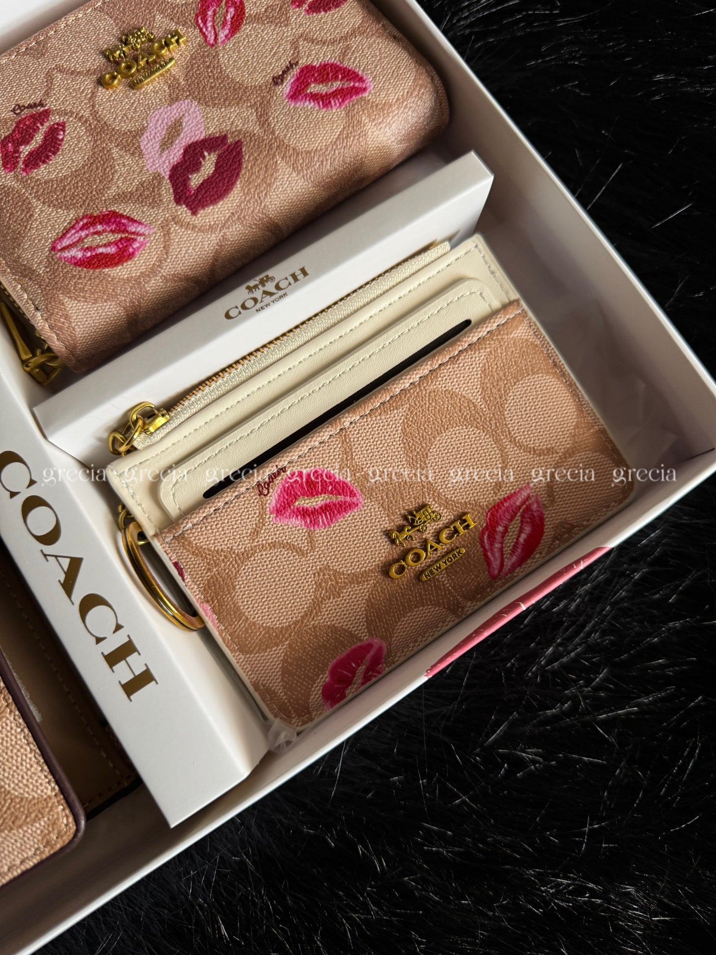 Set Coach con besos