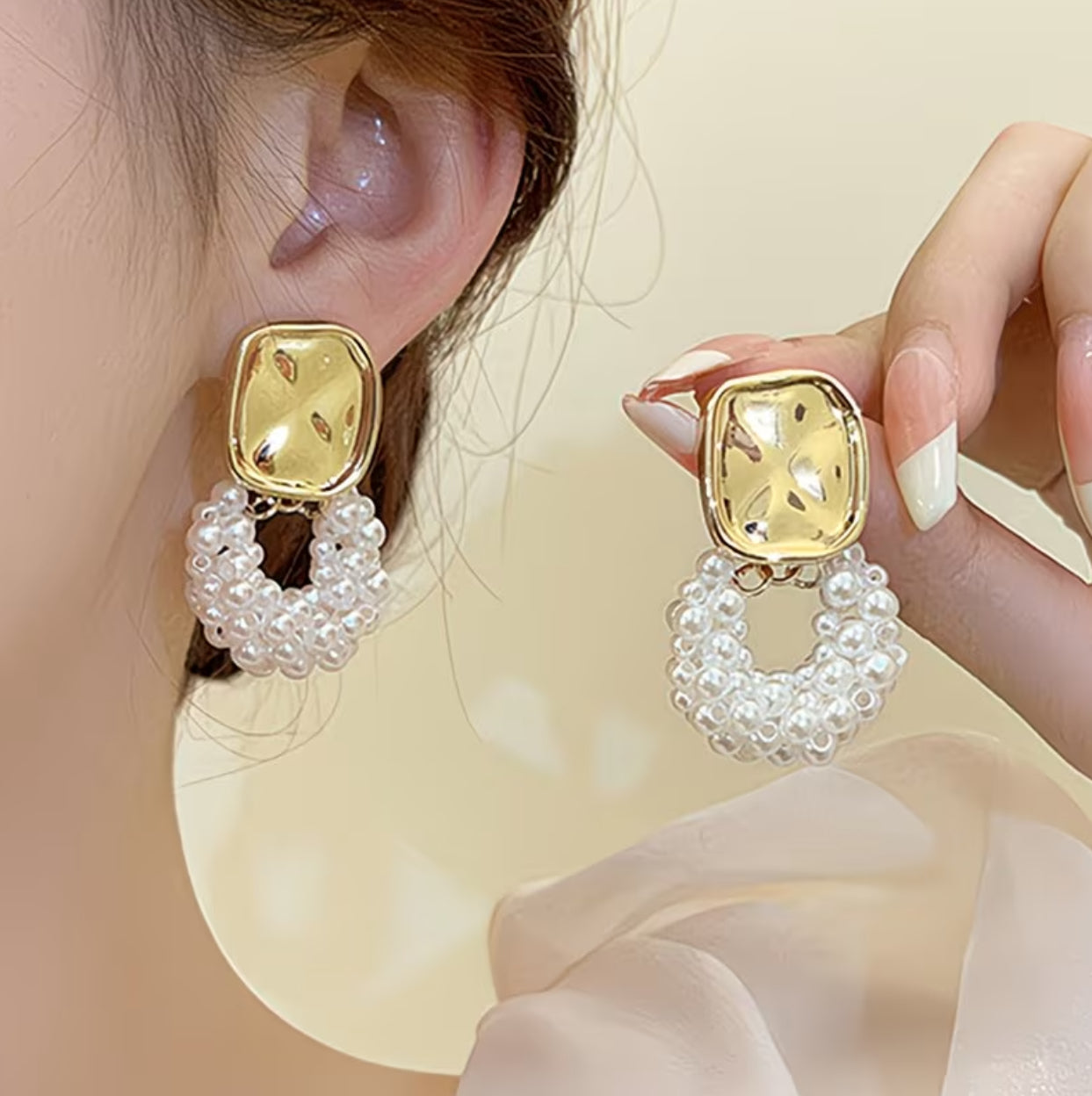 Set de aretes blancos
