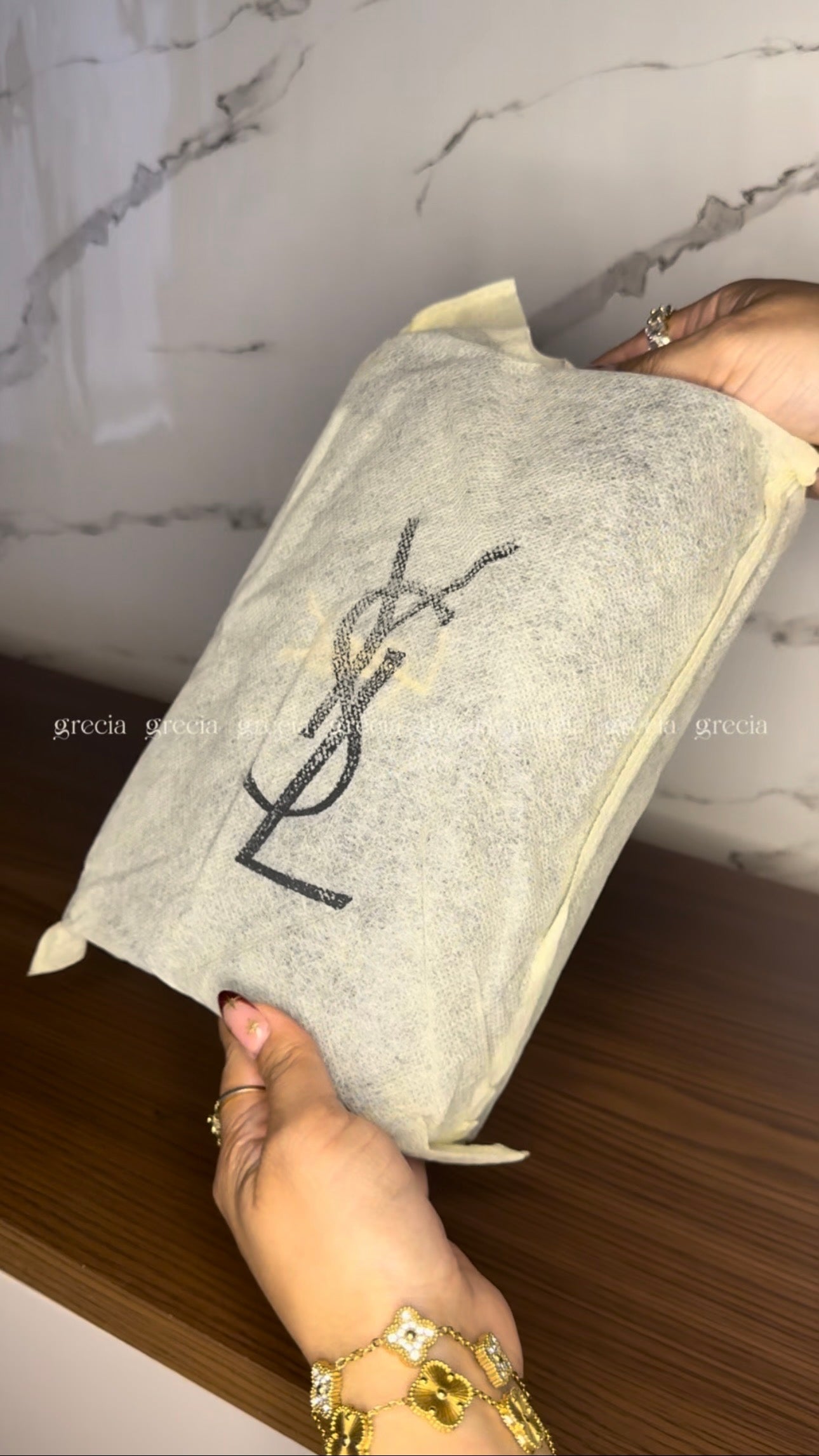 YSL negra con dorado