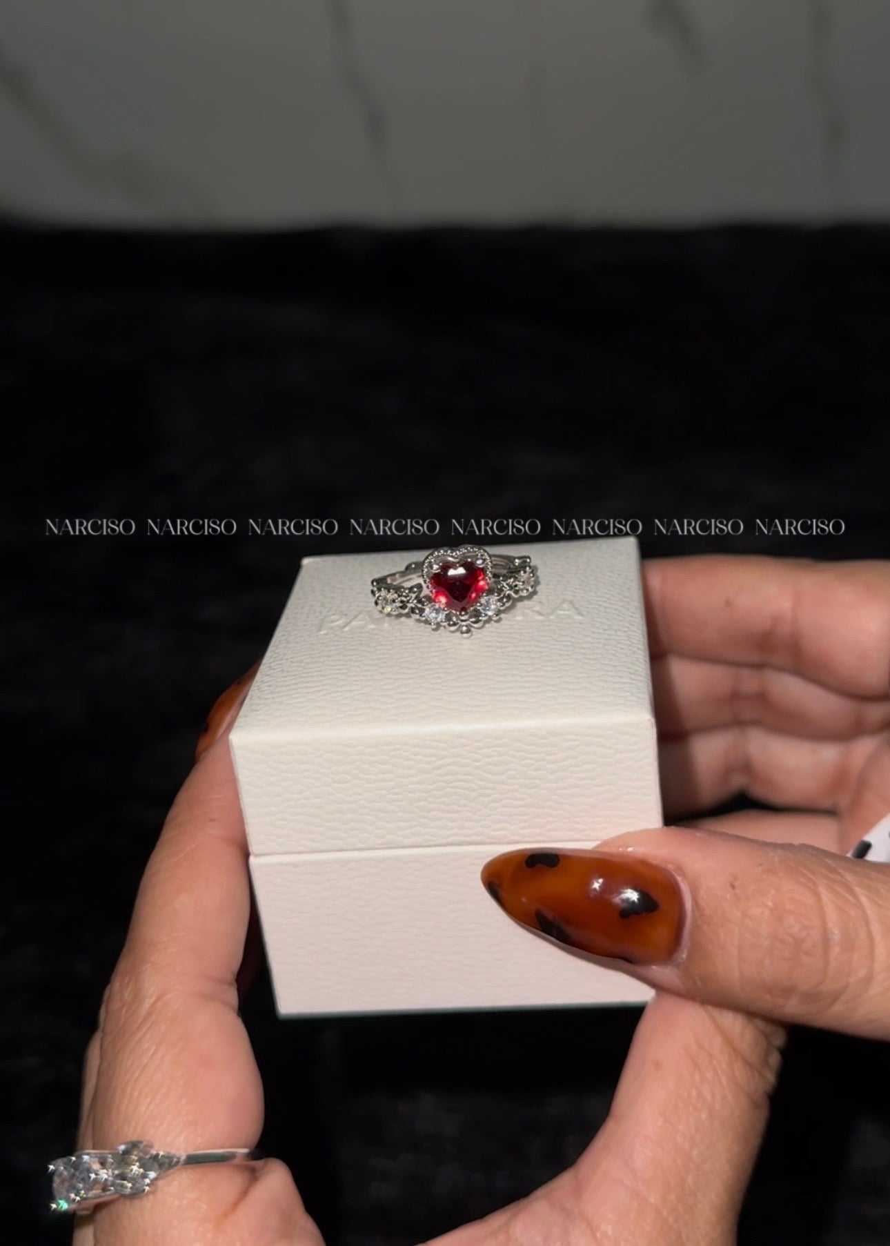 Anillo Pandora corazón rojo