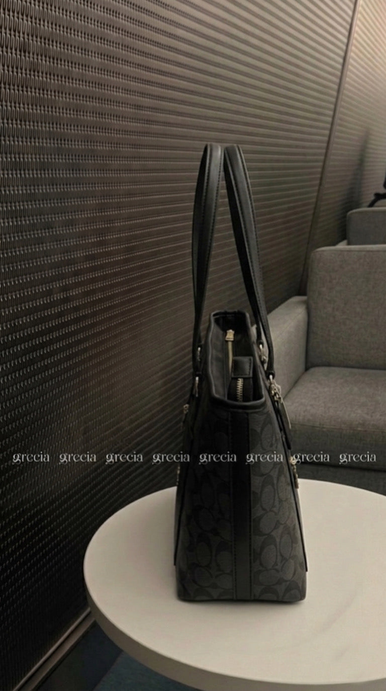 Coach XL negra