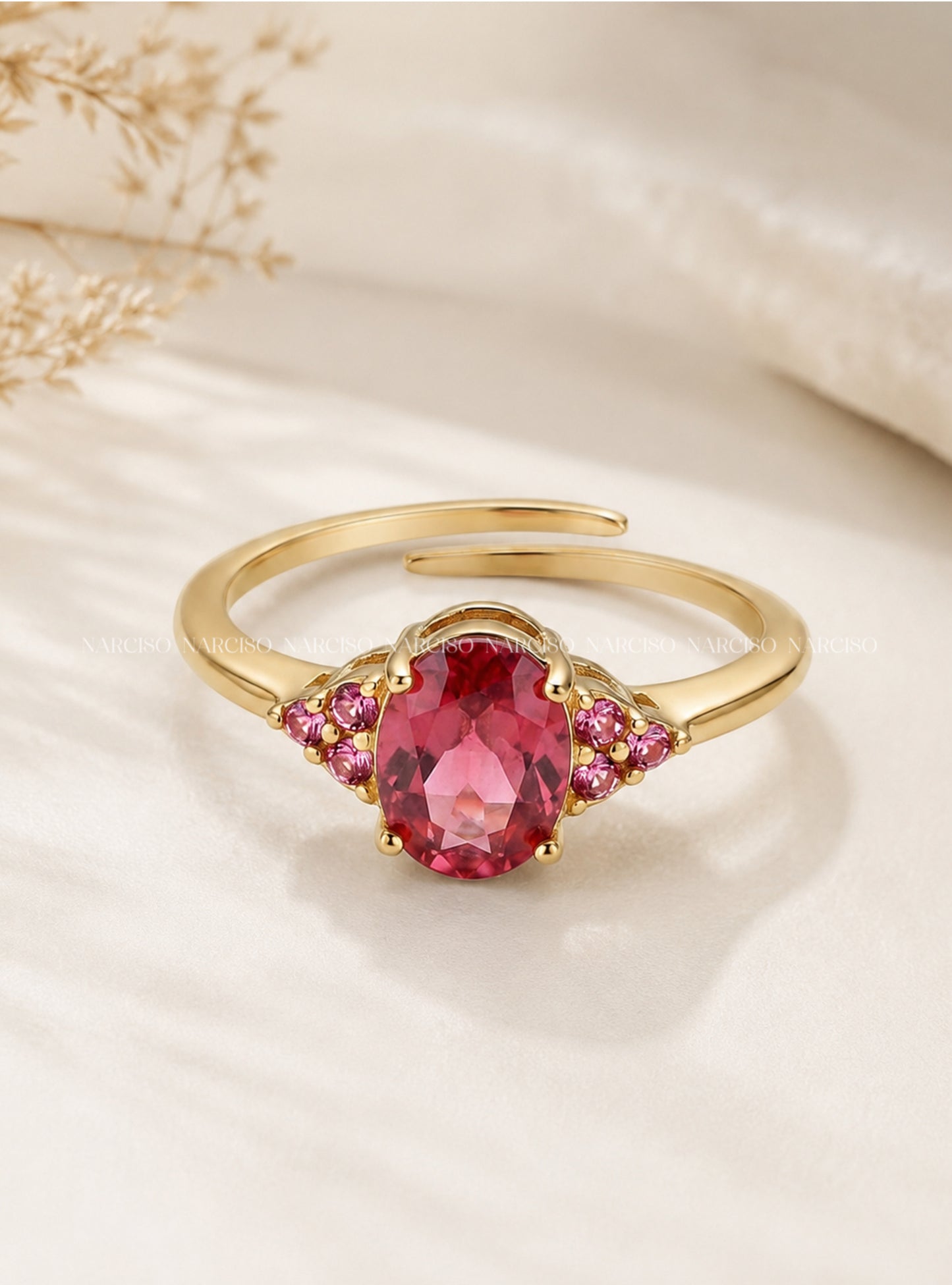 Anillo de promesa con cristales rojos