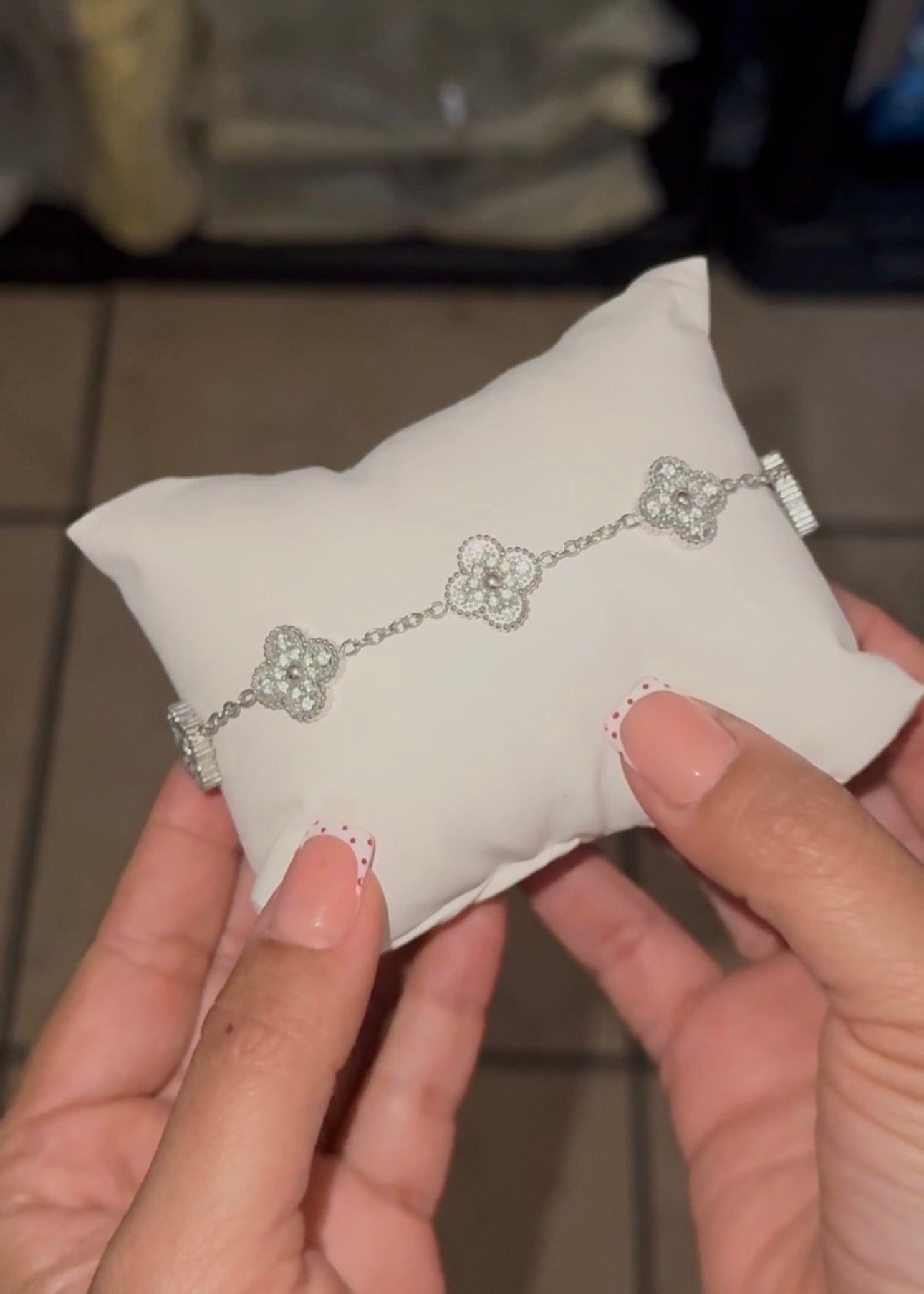 VC plateada con circonitas
