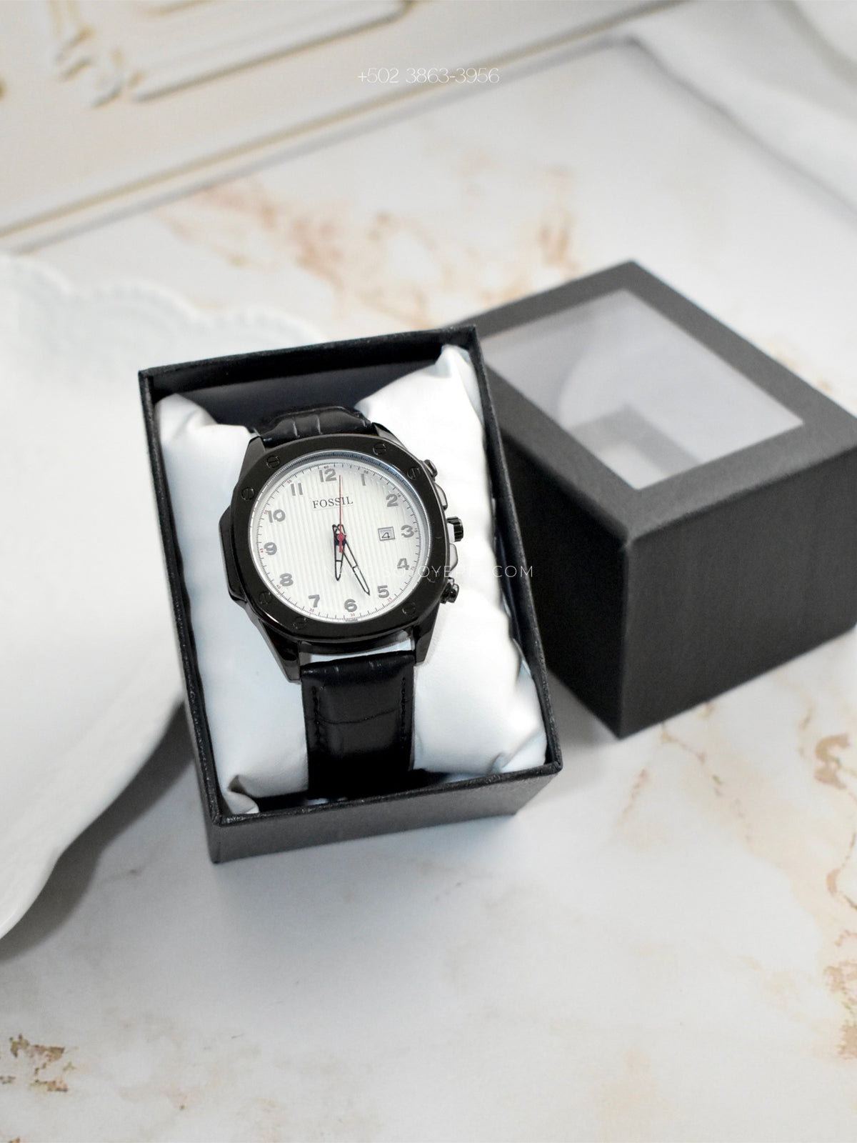 Fossil negro con blanco