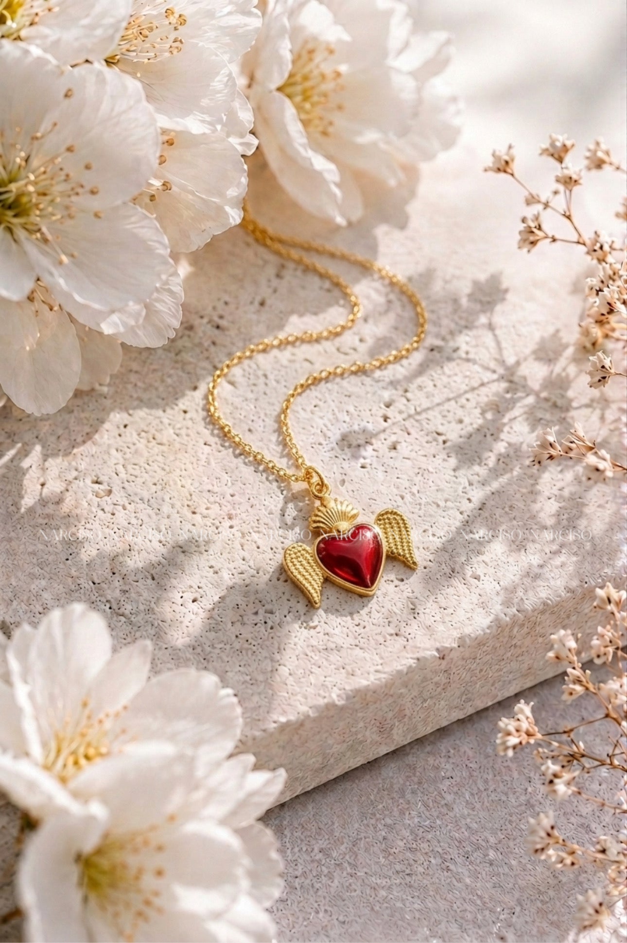 Collar corazón con alas