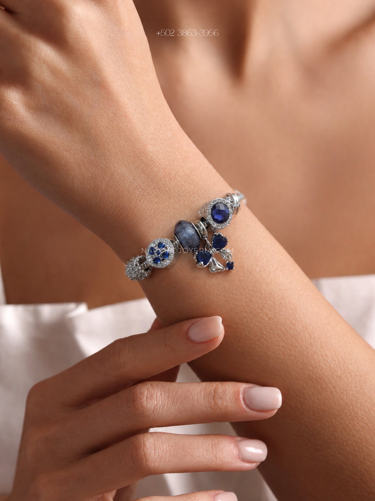 Pandora azul con moñita