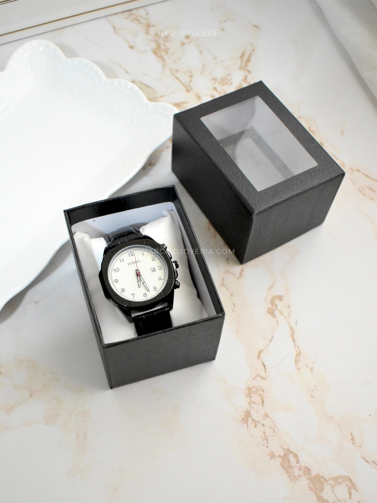 Fossil negro con blanco
