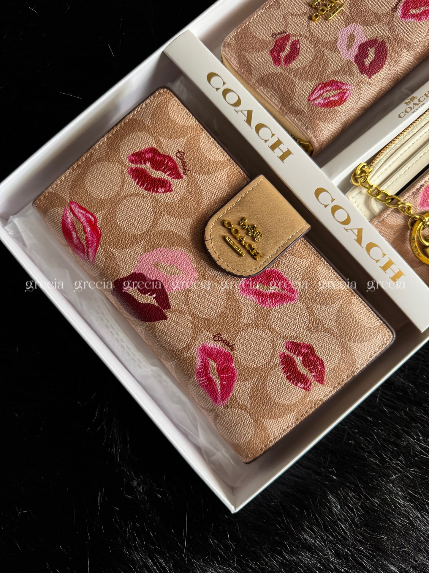 Set Coach con besos