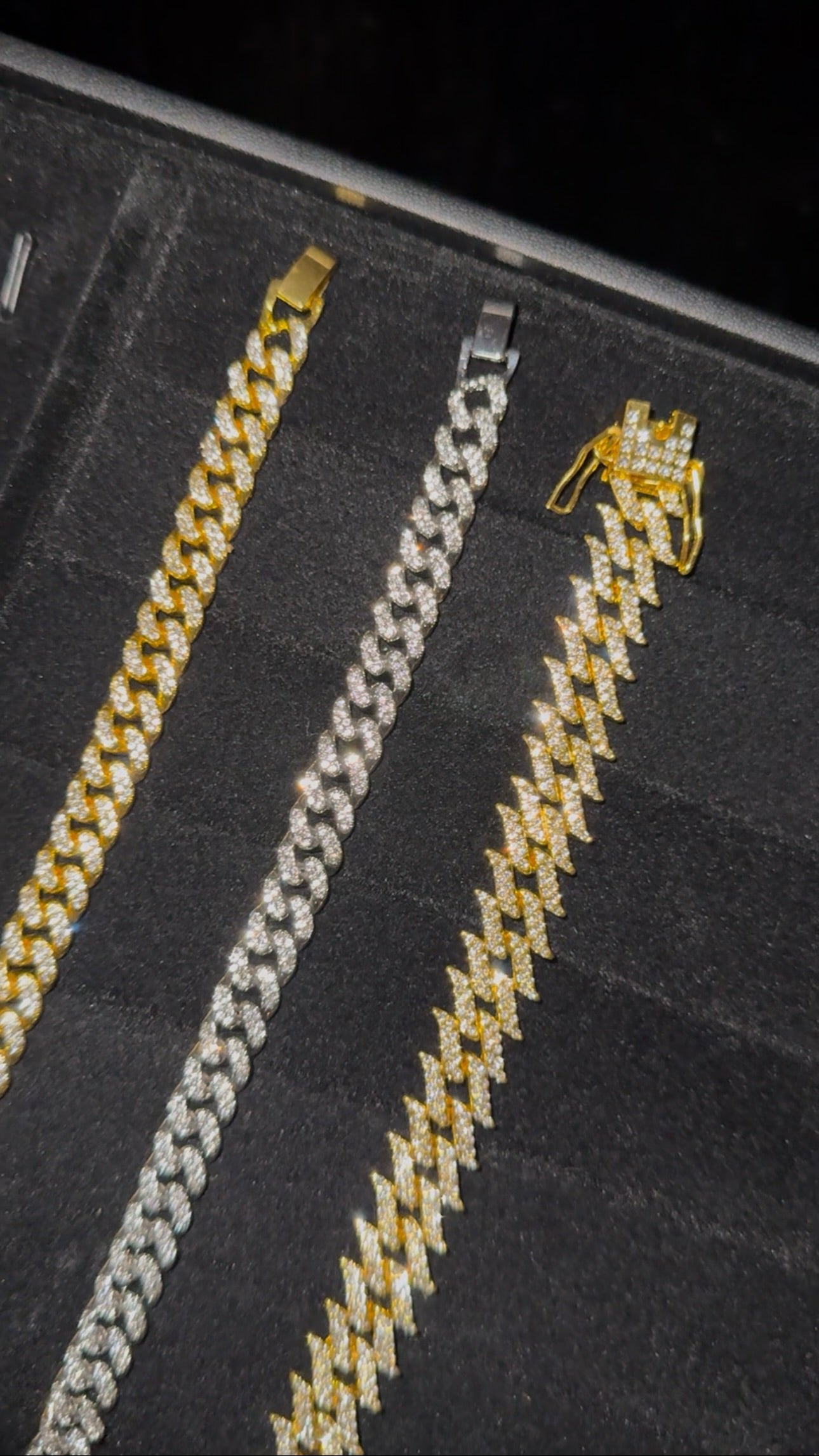 Set brilloso para caballero plateado