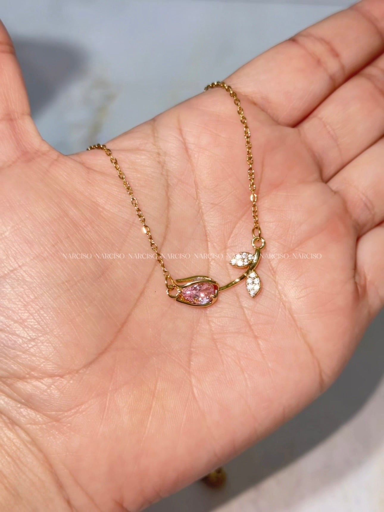 Tulipán rosado en dorado