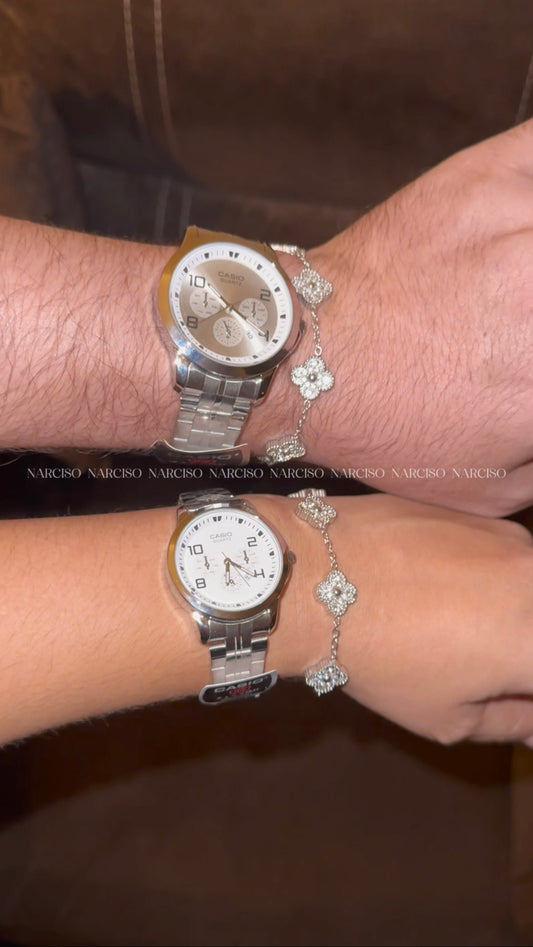 Dúo Casio plateado con blanco