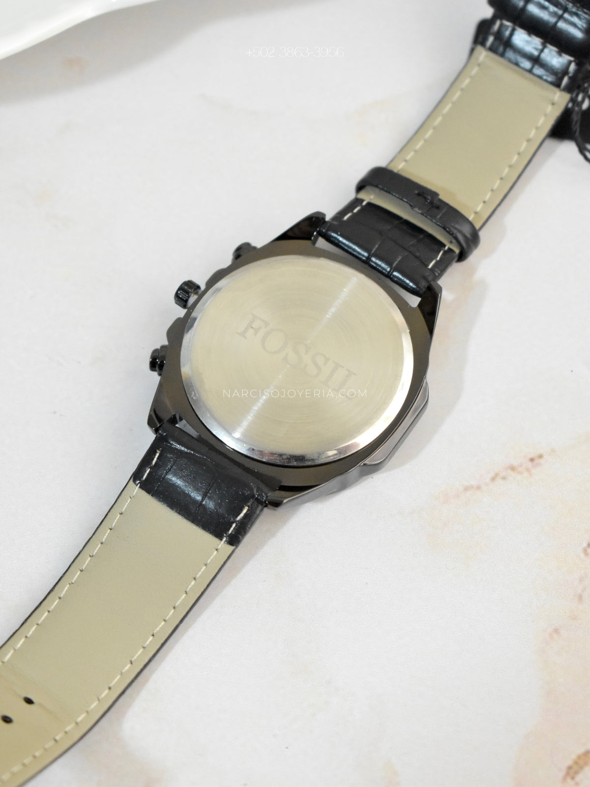 Fossil negro con blanco