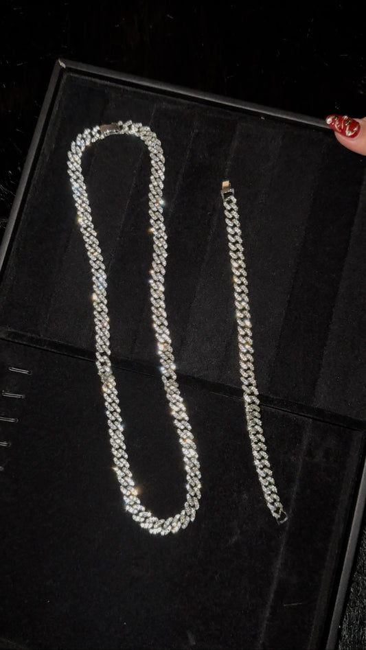 Set brilloso para caballero plateado