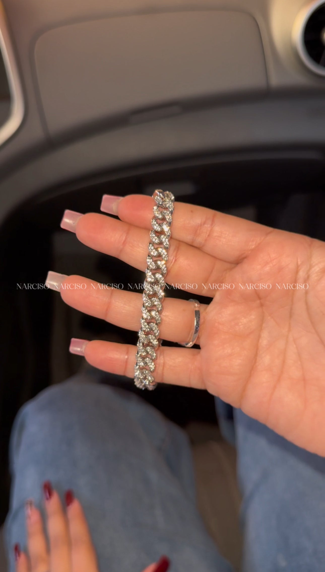 Brazalete brilloso plateado