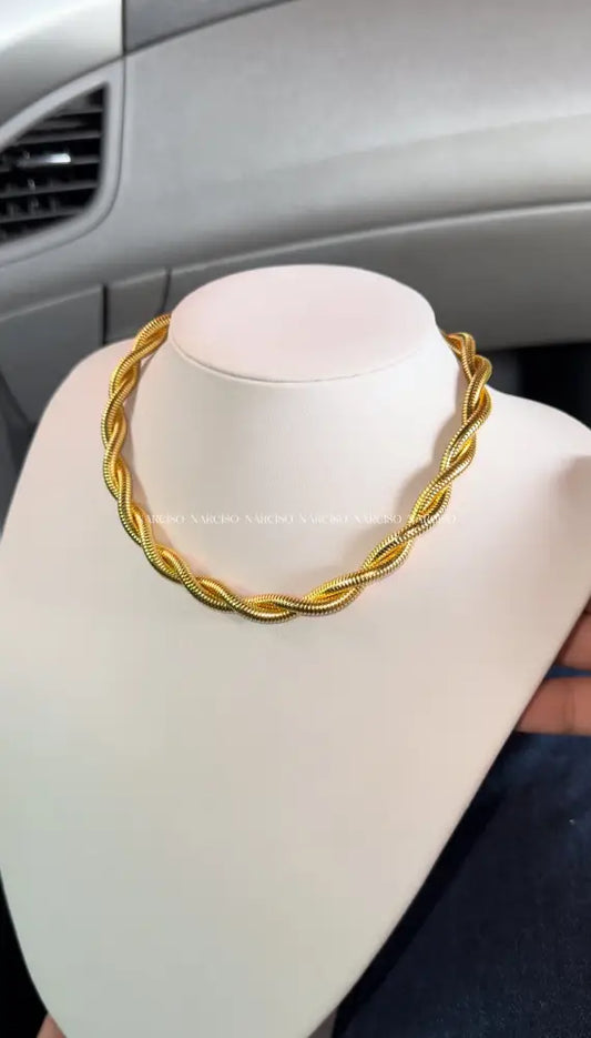 Choker Twisted Collar