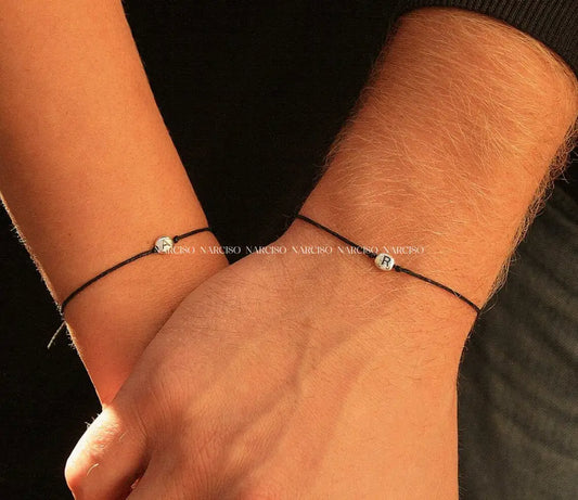 Hilo Negro Y Letra Para Compartir Pulsera